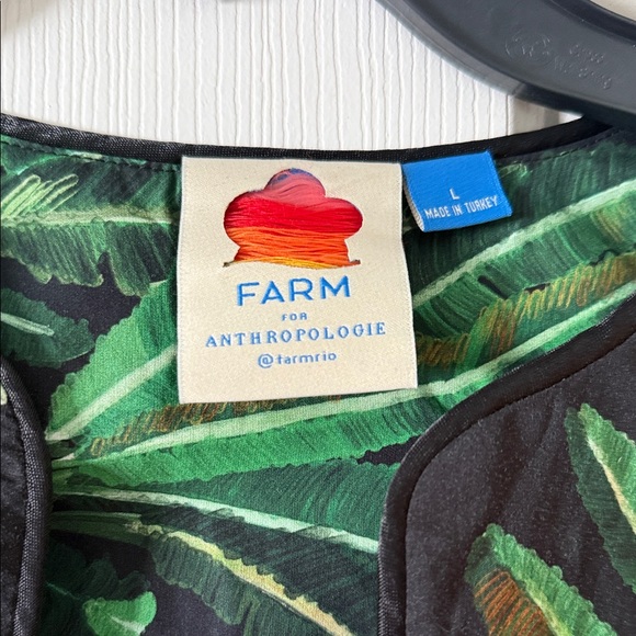 FARM Rio Vibrant Parrot and Foliage Blouse - Picture 2 of 6